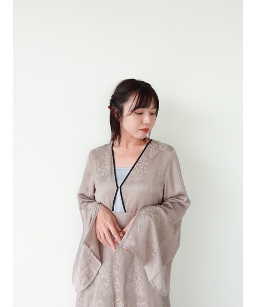 Curve Piping Flower Dress