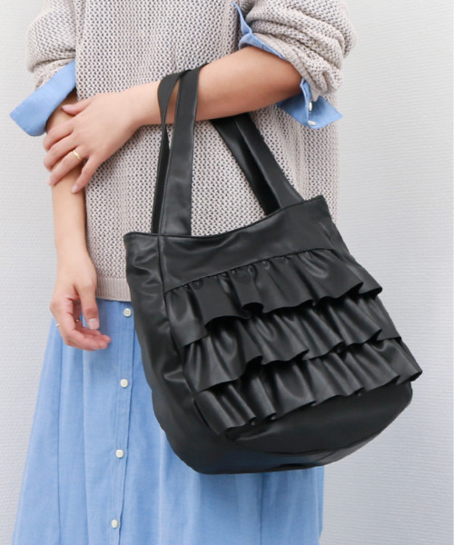 cache cache(カシュ カシュ)の「カシュカシュ cachecache / フリルトートバッグ(トートバッグ・レディース・シルバー/ベージュ/ブラック/ダークグレー/ライトグレー・FREE)」の2枚目の写真