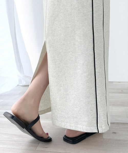 mily bilet（ミウィビレット）の「【mily bilet】スポーティムードを楽しむ一着。サイドラインスウェットスカート（セットアップ可能）（スカート・レディース・ブラック/オートミール・LARGE/MEDIUM/SMALL/X-LARGE）」の9枚目の写真