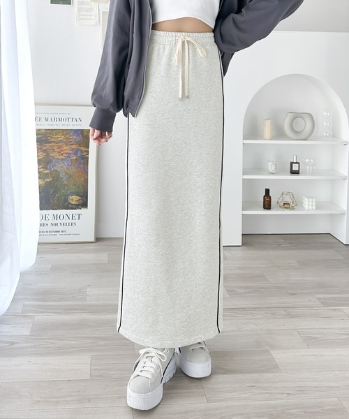 mily bilet（ミウィビレット）の「【mily bilet】スポーティムードを楽しむ一着。サイドラインスウェットスカート（セットアップ可能）（スカート・レディース・ブラック/オートミール・LARGE/MEDIUM/SMALL/X-LARGE）」の12枚目の写真