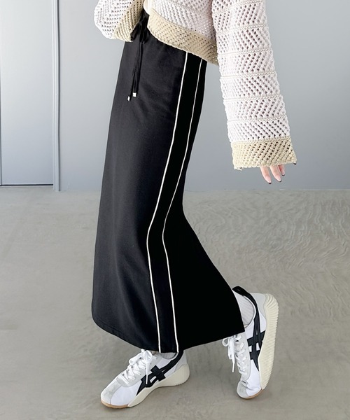 mily bilet（ミウィビレット）の「【mily bilet】スポーティムードを楽しむ一着。サイドラインスウェットスカート（セットアップ可能）（スカート・レディース・ブラック/オートミール・LARGE/MEDIUM/SMALL/X-LARGE）」の15枚目の写真