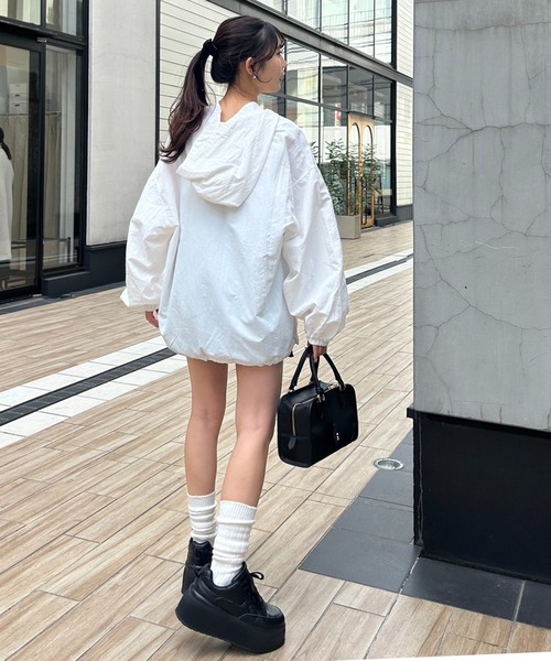 one after another NICE CLAUP（ワンアフターアナザーナイスクラップ）の「アノラックパーカー【ZOZO限定商品】（ナイロンジャケット・レディース・オフホワイト/アイボリー/ブラック・FREE）」の13枚目の写真