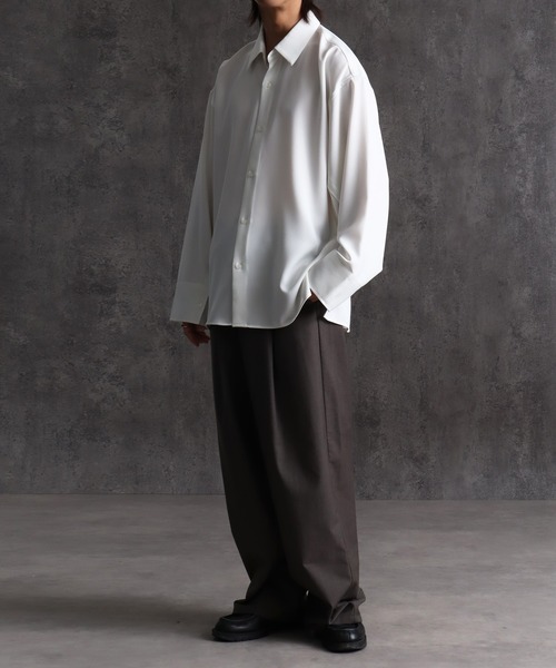 Art re A select（アトリエセレクト）の「シルキースムース 2wayアームスリット ボリュームスリーブ オーバーサイズシャツ（シャツ/ブラウス・メンズ・ホワイト/ブラック・M/L）」の21枚目の写真