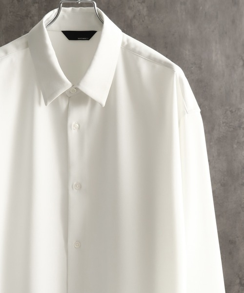 Art re A select（アトリエセレクト）の「シルキースムース 2wayアームスリット ボリュームスリーブ オーバーサイズシャツ（シャツ/ブラウス・メンズ・ホワイト/ブラック・M/L）」の5枚目の写真