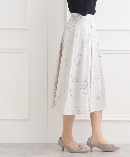 couture brooch（クチュールブローチ）の「◆【オンオフ使える】ボタニカルフラワータックスカート（スカート・レディース・サックスブルー系/ネイビー系/ベージュ系その他4・42/36/40/38）」の7枚目の写真