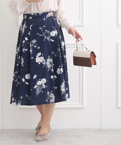 couture brooch（クチュールブローチ）の「◆【オンオフ使える】ボタニカルフラワータックスカート（スカート・レディース・サックスブルー系/ネイビー系/ベージュ系その他4・42/36/40/38）」の17枚目の写真