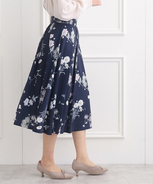 couture brooch（クチュールブローチ）の「◆【オンオフ使える】ボタニカルフラワータックスカート（スカート・レディース・サックスブルー系/ネイビー系/ベージュ系その他4・42/36/40/38）」の16枚目の写真