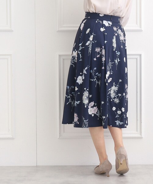 couture brooch（クチュールブローチ）の「◆【オンオフ使える】ボタニカルフラワータックスカート（スカート・レディース・サックスブルー系/ネイビー系/ベージュ系その他4・42/36/40/38）」の15枚目の写真