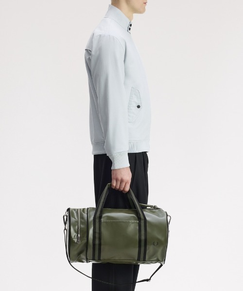 FRED PERRY(フレッドペリー)の「Classic Barrel Bag/クラシックバレルバッグ(ドラムバッグ・メンズ・ネイビー/ブラック/ブラウン/グレー/マルーン/ダークグリーン/ホワイト/ネイビー系/ライトオリーブ/グリーン/ブラウン系その他/ダークネイビー/グリーン系その他・ONE SIZE)」の20枚目の写真