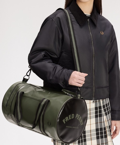 FRED PERRY(フレッドペリー)の「Classic Barrel Bag/クラシックバレルバッグ(ドラムバッグ・メンズ・ネイビー/ブラック/ブラウン/グレー/マルーン/ダークグリーン/ホワイト/ネイビー系/ライトオリーブ/グリーン/ブラウン系その他/ダークネイビー/グリーン系その他・ONE SIZE)」の21枚目の写真
