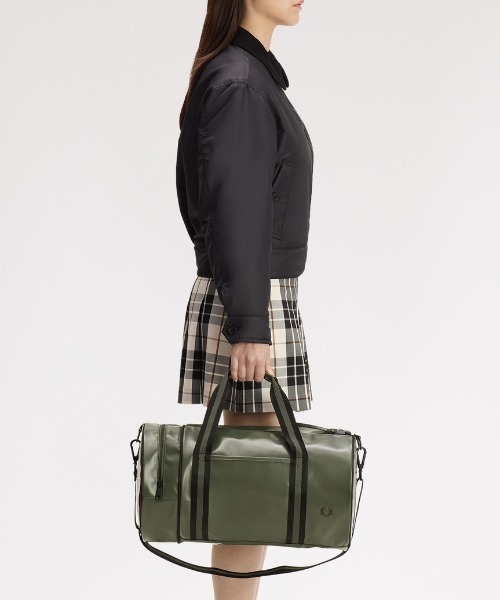 FRED PERRY(フレッドペリー)の「Classic Barrel Bag/クラシックバレルバッグ(ドラムバッグ・メンズ・ネイビー/ブラック/ブラウン/グレー/マルーン/ダークグリーン/ホワイト/ネイビー系/ライトオリーブ/グリーン/ブラウン系その他/ダークネイビー/グリーン系その他・ONE SIZE)」の22枚目の写真