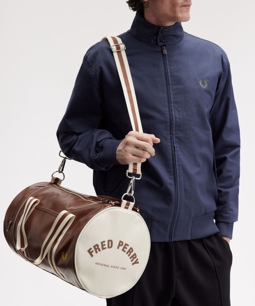 FRED PERRY(フレッドペリー)の「Classic Barrel Bag/クラシックバレルバッグ(ドラムバッグ・メンズ・ネイビー/ブラック/ブラウン/グレー/マルーン/ダークグリーン/ホワイト/ネイビー系/ライトオリーブ/グリーン/ブラウン系その他/ダークネイビー/グリーン系その他・ONE SIZE)」の16枚目の写真