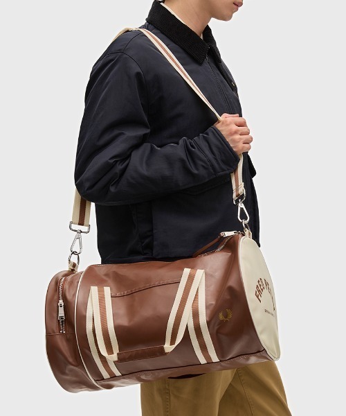 FRED PERRY(フレッドペリー)の「Classic Barrel Bag/クラシックバレルバッグ(ドラムバッグ・メンズ・ネイビー/ブラック/ブラウン/グレー/マルーン/ダークグリーン/ホワイト/ネイビー系/ライトオリーブ/グリーン/ブラウン系その他/ダークネイビー/グリーン系その他・ONE SIZE)」の15枚目の写真