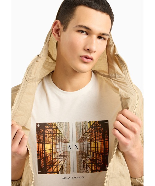 ARMANI EXCHANGE（アルマーニエクスチェンジ）の「【A|X アルマーニ エクスチェンジ】フォトプリント 半袖クルーネックTシャツ/REGULAR（Tシャツ/カットソー・メンズ・ホワイト・X-SMALL/X-LARGE/SMALL/MEDIUM/LARGE/XX-LARGE）」の4枚目の写真