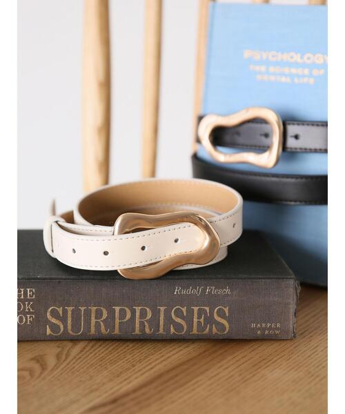 Te chichi TERRASSE（テチチテラス）の「変形バックルベルト（ベルト・レディース・ブラック/オフホワイト・F）」の2枚目の写真