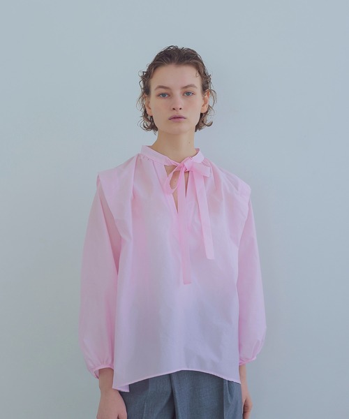 DRESSLAVE(ドレスレイブ)の「air taffeta shoulder tuck blouse(エアータフタショルダータックブラウス)(シャツ/ブラウス・レディース・ブラック/ピンク・38)」の2枚目の写真