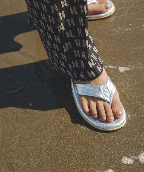  SLIPPER シルバー トングサンダル 箱付き ISLAND SLIPPER シルバー トングサンダル 箱付き - メルカリ