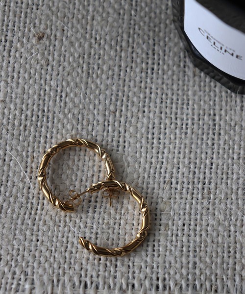 MIXTO(ミスト)の「ツイストステンレスピアス(ピアス(両耳用)・レディース・ゴールド/シルバー・ONE SIZE)」の2枚目の写真