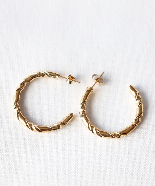 MIXTO(ミスト)の「ツイストステンレスピアス(ピアス(両耳用)・レディース・ゴールド/シルバー・ONE SIZE)」の6枚目の写真