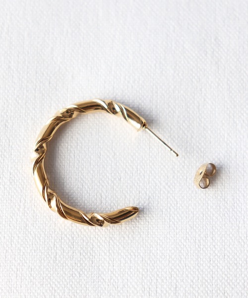 MIXTO(ミスト)の「ツイストステンレスピアス(ピアス(両耳用)・レディース・ゴールド/シルバー・ONE SIZE)」の3枚目の写真