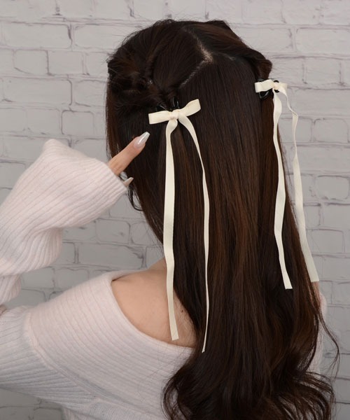 VIBGYOR Women(ヴィブジョー ウィメン)の「【float】パステルカラー ロングリボン ヘアクリップ【2個セット/7色展開】(バレッタ/ヘアクリップ・レディース・ブラック/ミント/ライラック/イエロー/オフホワイト/ライトブルー/ベビーピンク・FREE)」の2枚目の写真