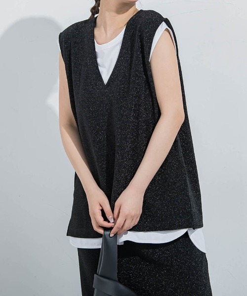 VICKY（ビッキー）の「【セットアップ対応】ラメVタンクトップ≪手洗い可能≫（タンクトップ・レディース・ブラック/シルバー系その他・M）」の2枚目の写真