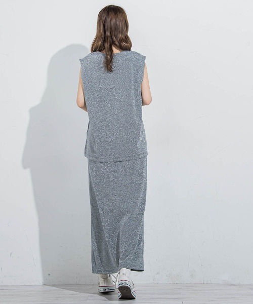 VICKY（ビッキー）の「【セットアップ対応】ラメVタンクトップ≪手洗い可能≫（タンクトップ・レディース・ブラック/シルバー系その他・M）」の14枚目の写真