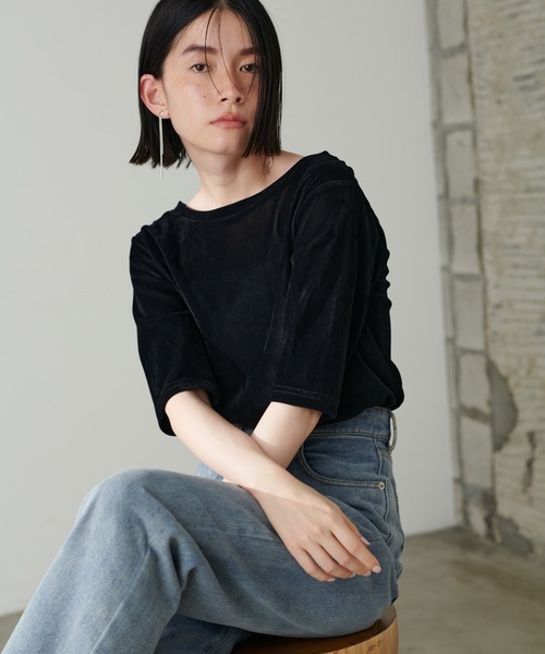 LARUTA(ラルータ)の「【LARUTA】ベロアチュール半袖プルオーバー(Tシャツ/カットソー・レディース・グリーン系その他/ブラック/アイボリー/チャコールグレー・FREE)」の2枚目の写真