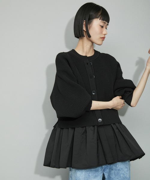 ADAM ET ROPE'(アダムエロペ)の「【WEB限定・新色追加】ペプラムコンビニットカーディガン(カーディガン/ボレロ・レディース・ブラック/ホワイト系その他5/サックスブルー/ブラック系その他・FREE)」の2枚目の写真