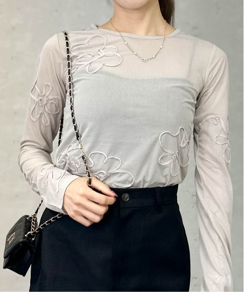 Per sist ence(パーシエンス)の「シアーコード刺繍プルオーバー(Tシャツ/カットソー・レディース・パープル/アイボリー/ブラック/グレイッシュベージュ・FREE)」の4枚目の写真