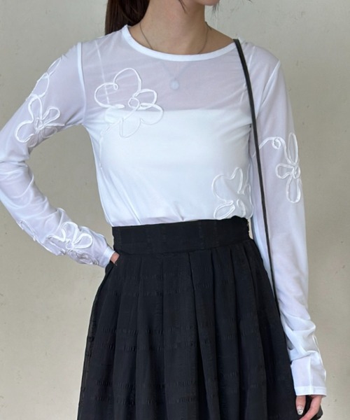 Per sist ence(パーシエンス)の「シアーコード刺繍プルオーバー(Tシャツ/カットソー・レディース・パープル/アイボリー/ブラック/グレイッシュベージュ・FREE)」の9枚目の写真