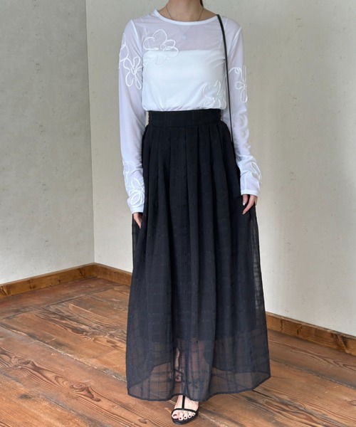 Per sist ence(パーシエンス)の「シアーコード刺繍プルオーバー(Tシャツ/カットソー・レディース・パープル/アイボリー/ブラック/グレイッシュベージュ・FREE)」の10枚目の写真