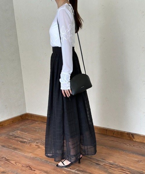 Per sist ence(パーシエンス)の「シアーコード刺繍プルオーバー(Tシャツ/カットソー・レディース・パープル/アイボリー/ブラック/グレイッシュベージュ・FREE)」の11枚目の写真