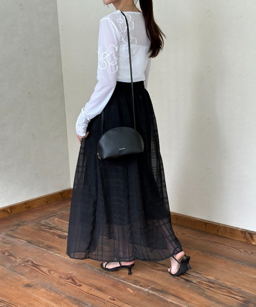 Per sist ence(パーシエンス)の「シアーコード刺繍プルオーバー(Tシャツ/カットソー・レディース・パープル/アイボリー/ブラック/グレイッシュベージュ・FREE)」の12枚目の写真
