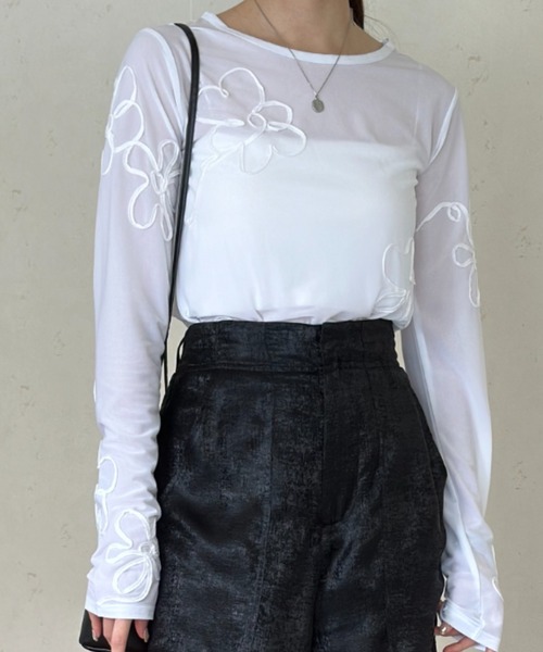 Per sist ence(パーシエンス)の「シアーコード刺繍プルオーバー(Tシャツ/カットソー・レディース・パープル/アイボリー/ブラック/グレイッシュベージュ・FREE)」の14枚目の写真