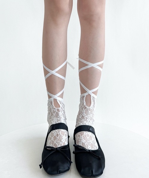 Nia(ニア)の「Nia(ニア)/レースアップミドルソックス(ソックス/靴下・レディース・ホワイト/ブラック・FREE)」の2枚目の写真