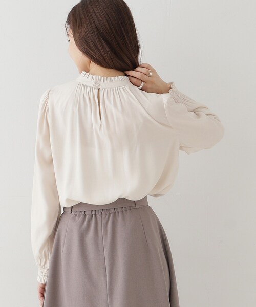 couture brooch(クチュールブローチ)の「【名品通勤ブラウス】RTピケシャーリングブラウス(シャツ/ブラウス・レディース・アイボリー/ダークグレー/ピンク・34/36/38/40/42)」の19枚目の写真