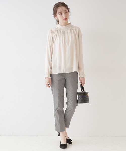 couture brooch(クチュールブローチ)の「【名品通勤ブラウス】RTピケシャーリングブラウス(シャツ/ブラウス・レディース・アイボリー/ダークグレー/ピンク・34/36/38/40/42)」の20枚目の写真