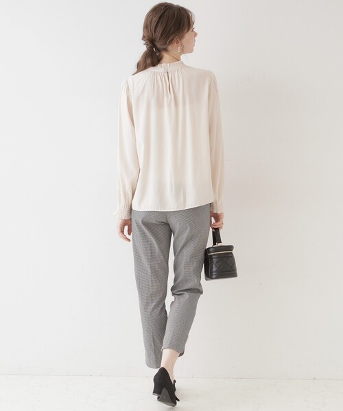 couture brooch(クチュールブローチ)の「【名品通勤ブラウス】RTピケシャーリングブラウス(シャツ/ブラウス・レディース・アイボリー/ダークグレー/ピンク・34/36/38/40/42)」の22枚目の写真