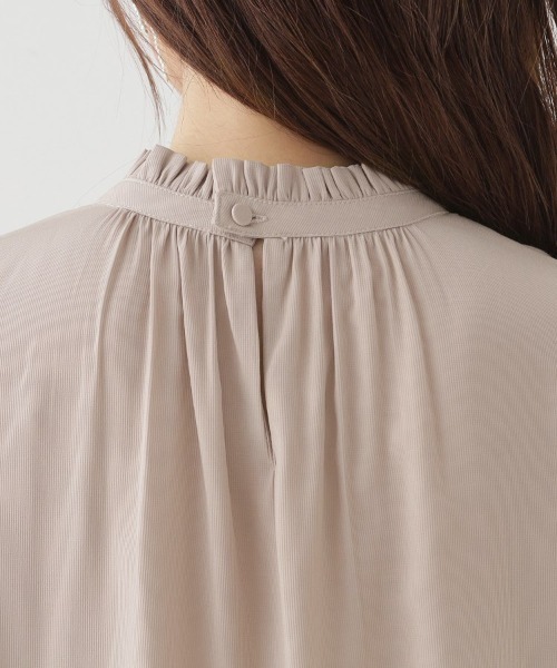 couture brooch(クチュールブローチ)の「【名品通勤ブラウス】RTピケシャーリングブラウス(シャツ/ブラウス・レディース・アイボリー/ダークグレー/ピンク・34/36/38/40/42)」の11枚目の写真