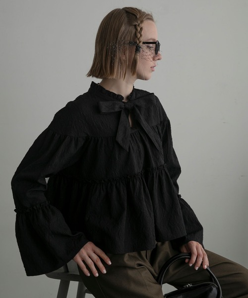 BONLECILL noir】薔薇ジャガード フリルネックリボンペプラムブラウス