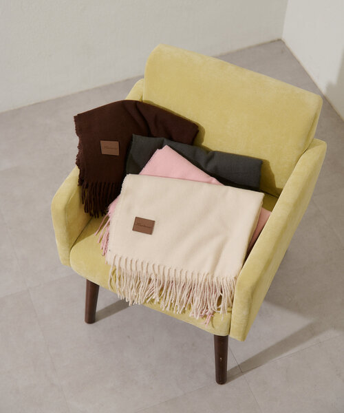 Kastane(カスタネ)の「ツイルマフラー(マフラー・レディース・アイボリー/グレー/ピンク/ダークブラウン・FREE)」の8枚目の写真