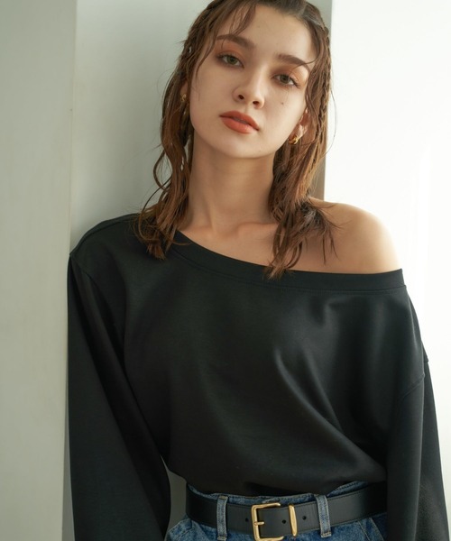 Nu(ニュー)の「【Nu】オフショルスウェット(Tシャツ/カットソー・レディース・ブラック/オフホワイト/ライトグレー・ONE SIZE)」の1枚目の写真