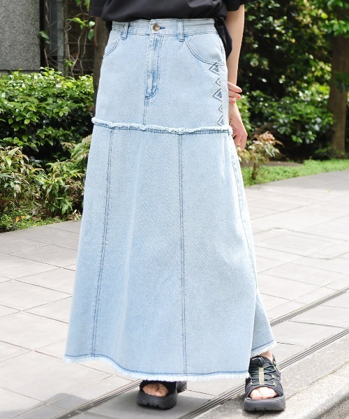 チチカカ(チチカカ)の「デニムカットオフ切替スカート(スカート・レディース・ブラック/ライトブルー/インディゴブルー・FREE)」の1枚目の写真