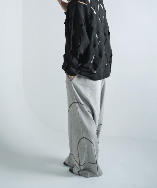Aphlotus（アプロタス）の「バイカラー シンメトリーステッチデザイン 裏毛 スウェットパンツ（スウェットパンツ・メンズ・ブラック/アッシュグレー・LARGE/SMALL/MEDIUM）」の20枚目の写真