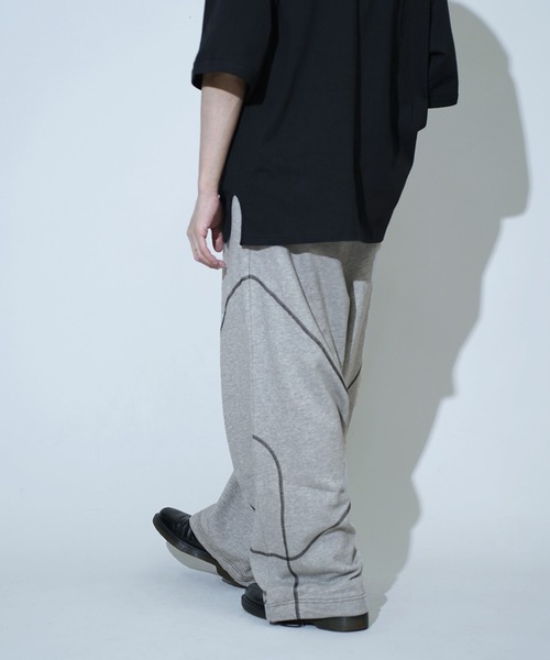 Aphlotus（アプロタス）の「バイカラー シンメトリーステッチデザイン 裏毛 スウェットパンツ（スウェットパンツ・メンズ・ブラック/アッシュグレー・LARGE/SMALL/MEDIUM）」の3枚目の写真