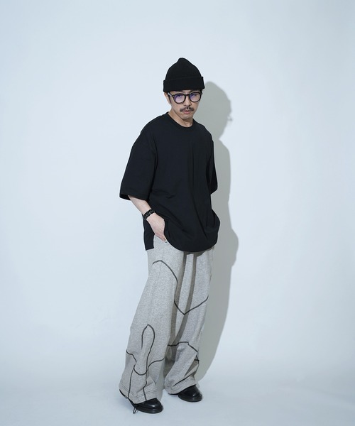 Aphlotus（アプロタス）の「バイカラー シンメトリーステッチデザイン 裏毛 スウェットパンツ（スウェットパンツ・メンズ・ブラック/アッシュグレー・LARGE/SMALL/MEDIUM）」の6枚目の写真