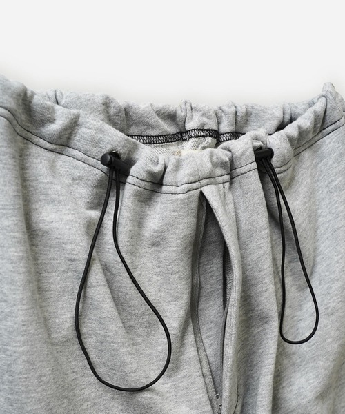 Aphlotus（アプロタス）の「バイカラー シンメトリーステッチデザイン 裏毛 スウェットパンツ（スウェットパンツ・メンズ・ブラック/アッシュグレー・LARGE/SMALL/MEDIUM）」の14枚目の写真
