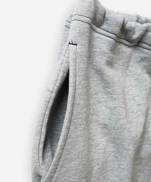 Aphlotus（アプロタス）の「バイカラー シンメトリーステッチデザイン 裏毛 スウェットパンツ（スウェットパンツ・メンズ・ブラック/アッシュグレー・LARGE/SMALL/MEDIUM）」の15枚目の写真