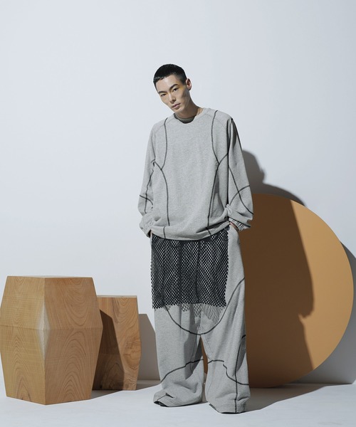 Aphlotus（アプロタス）の「バイカラー シンメトリーステッチデザイン 裏毛 スウェットパンツ（スウェットパンツ・メンズ・ブラック/アッシュグレー・LARGE/SMALL/MEDIUM）」の18枚目の写真